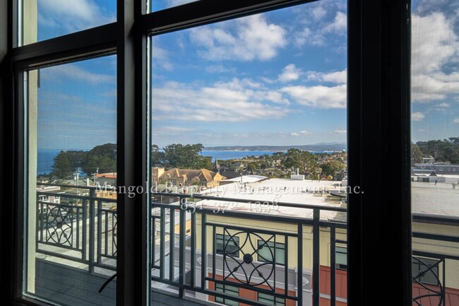 Building Photo - Luxurious 2-Bed 2.5-Bath Condo Located in ...