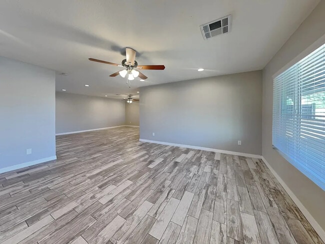 Building Photo - 7326 E Palm Ln