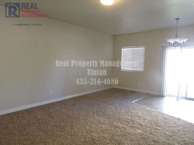 Building Photo - 3 bed 2.5 bath townhome in Fox Run