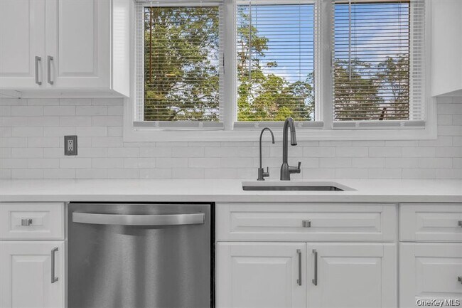 Building Photo - 2810 Chestnut Ave