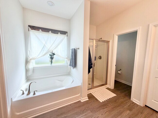 Building Photo - 4-bedroom, 2.5 bath home in The Enclave at Berwick, Savannah, GA.