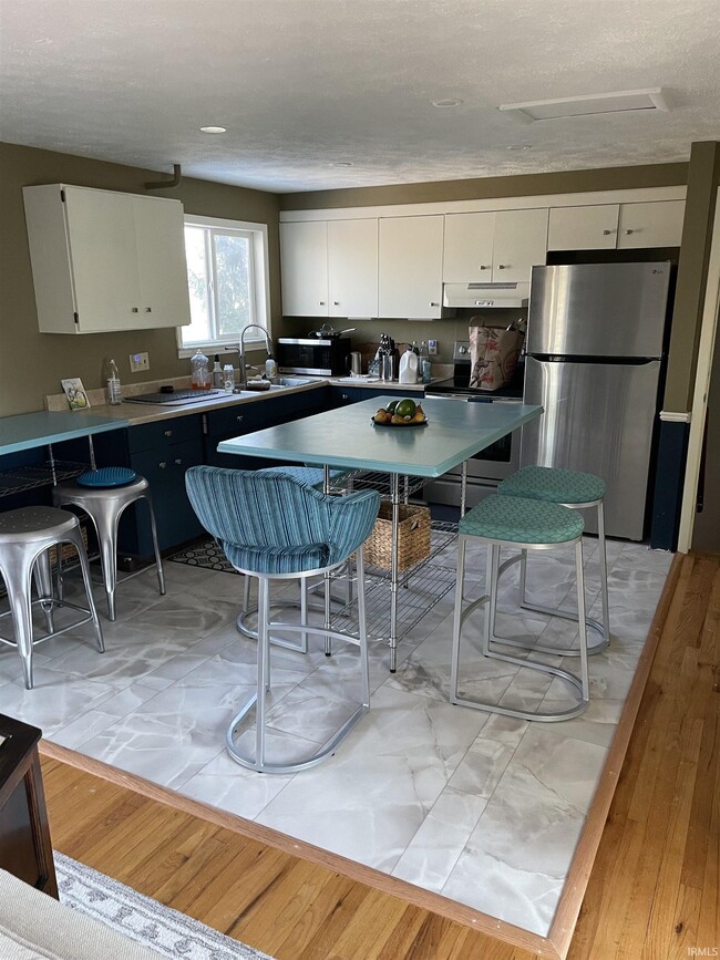 Building Photo - 9375 Cooper Rd