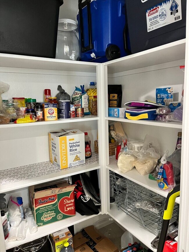 Building Photo - 4 Bedroom 2.5 Bathroom 2 Story Single Family Home