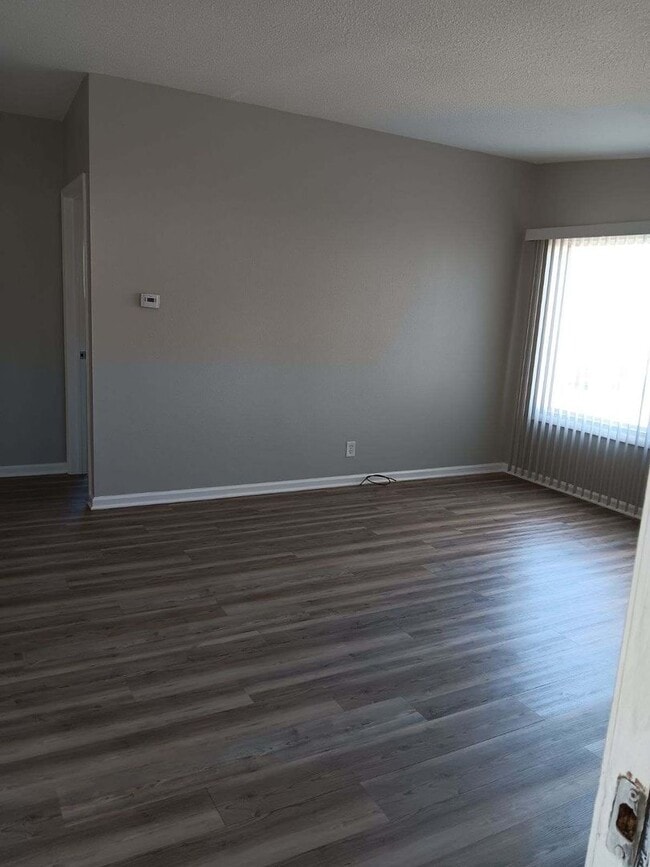 Building Photo - 3 bedroom 1 bath in Southwest Topeka