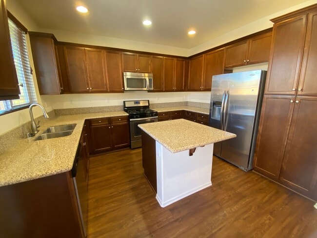 Building Photo - Rosamond 3+Office Available Now!