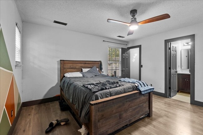 Building Photo - 1609 Roanoke Ave