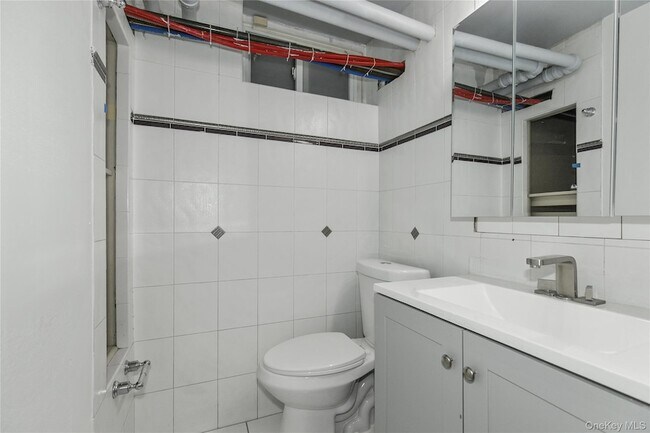 Building Photo - 11 A Floyd Pl