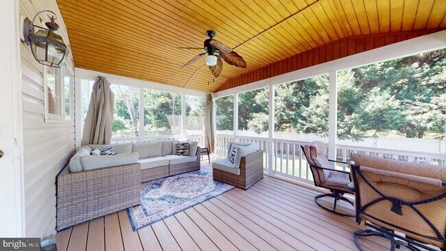 Building Photo - 14 Palace Ln