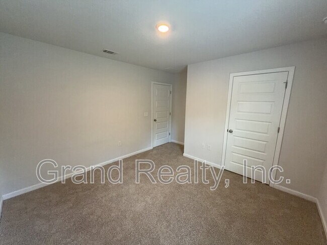 Building Photo - 5431 Peach Dr
