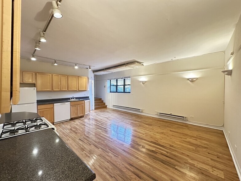 Building Photo - 3501 N Sheffield Ave