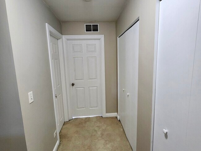 Building Photo - 1904 Cobblestone Dr
