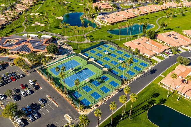 Building Photo - 54 Maximo Way