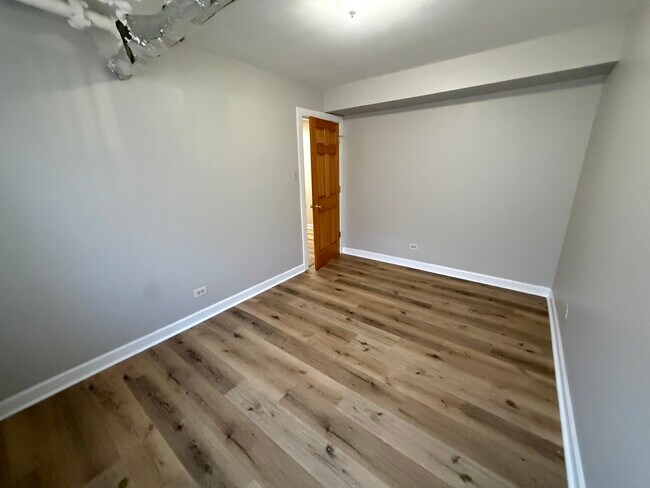 Building Photo - 102 Lincoln Ave