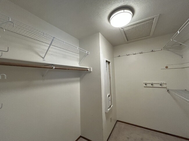 Building Photo - "Charming 2-Bed Townhouse Oasis with 2.5 Baths in Prime Las Vegas Location!"