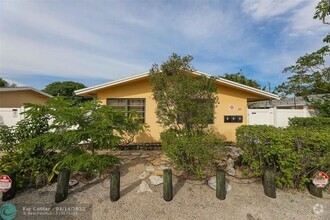 Building Photo - 805 NE 40th St