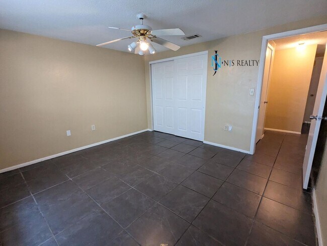 Building Photo - 3136 Pinon Dr
