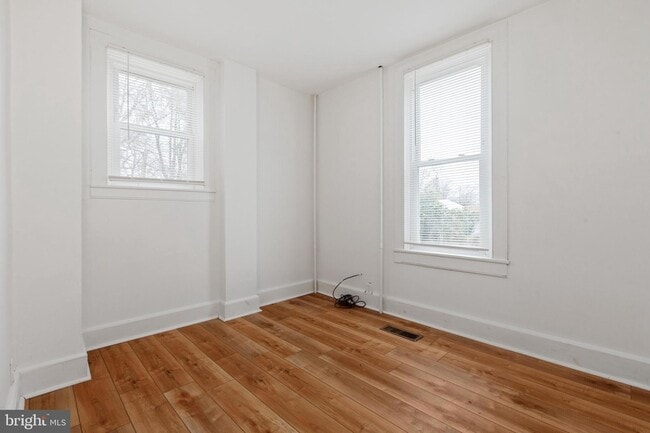 Building Photo - 27 E Bel Air Ave