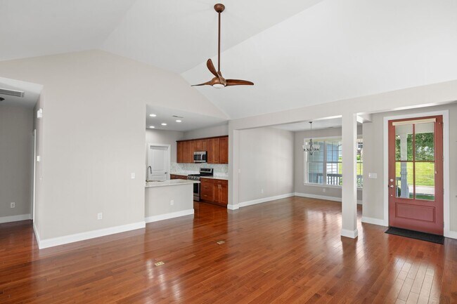 Building Photo - 14 Rose Creek Rd