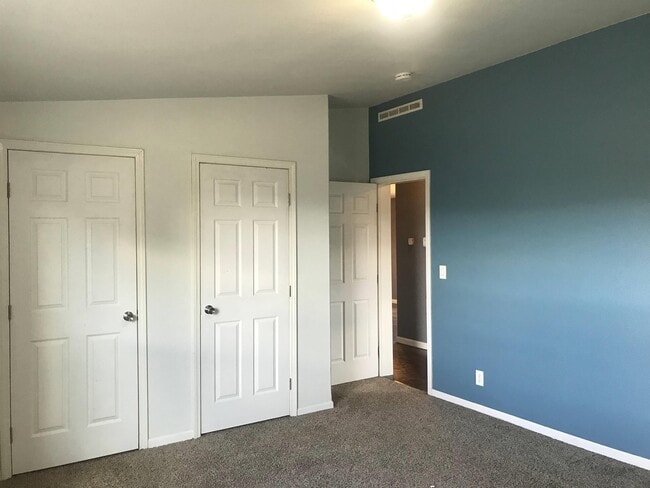 Building Photo - 127 Merrimac Trail