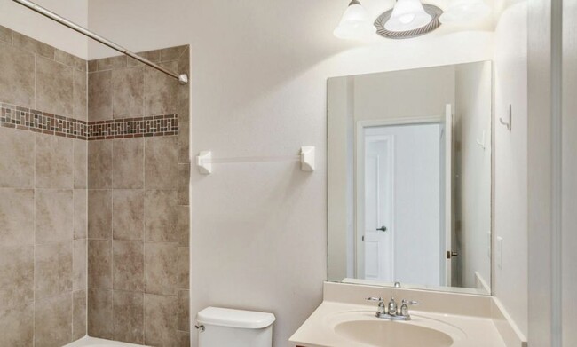 Building Photo - Montecito Community Townhome