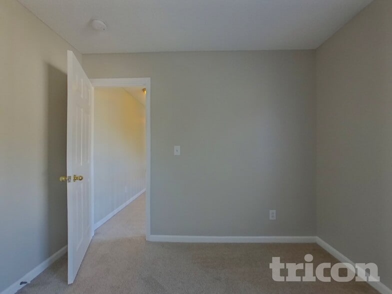 Building Photo - 1812 Southwind Dr
