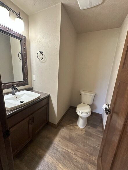 Powder Room - W6936 Maple Terrace Rd