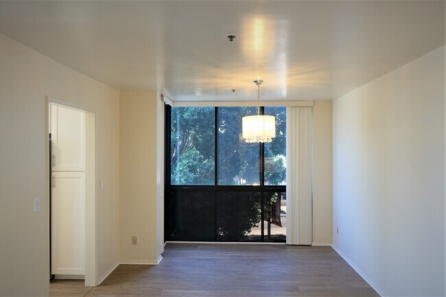 Building Photo - 222 S Central Ave