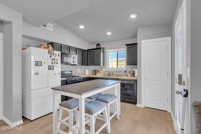 Building Photo - 14557 Desert Poppy Ct