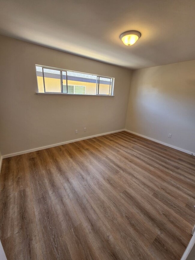 Building Photo - Modern Single Level 4 Bedroom Home!