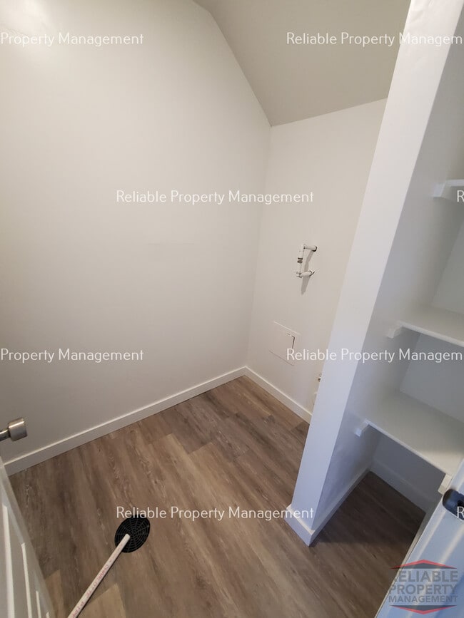 Building Photo - 2001 Lawrence Ln