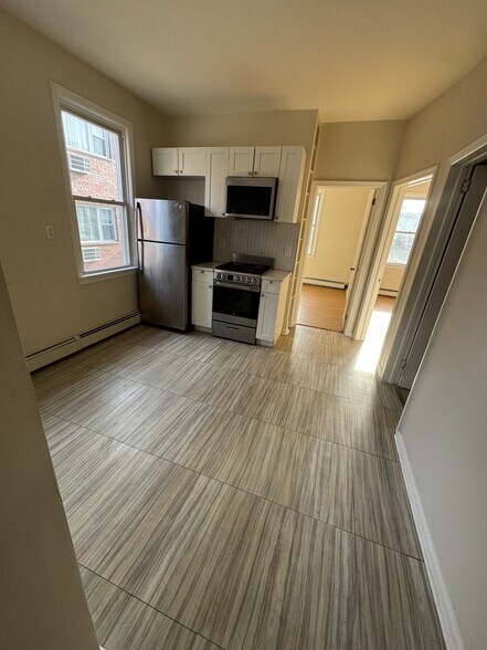 Building Photo - 92 Maple St