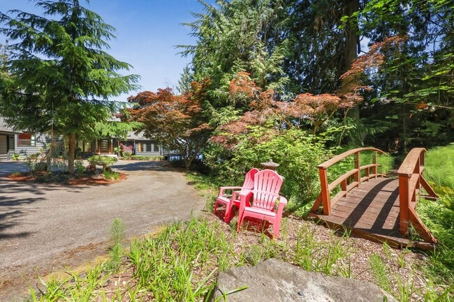 Building Photo - Stunning 3,146 Sq. Ft. Olympia Waterfront ...