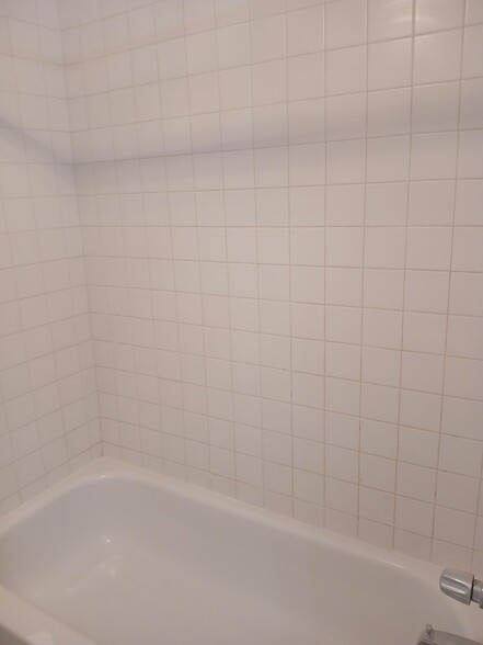 Building Photo - 225 W Mulberry St