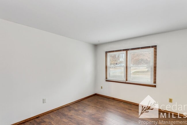 Building Photo - Mid Century 3 Bedroom