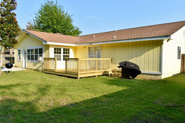 Building Photo - 130 Derby Woods Dr