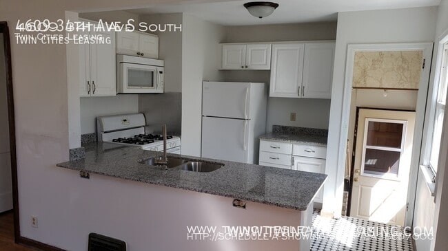 Building Photo - 4609 S 34th Ave