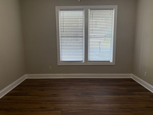 Building Photo - Amazingly Spacious Residence, Available Now!