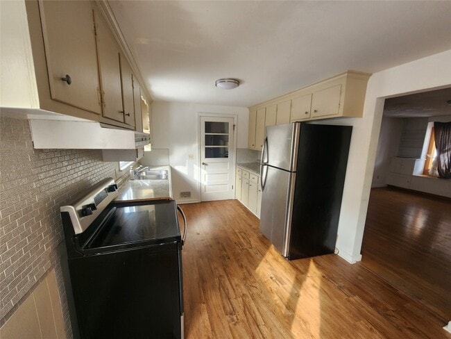 Building Photo - 908 Case Dr