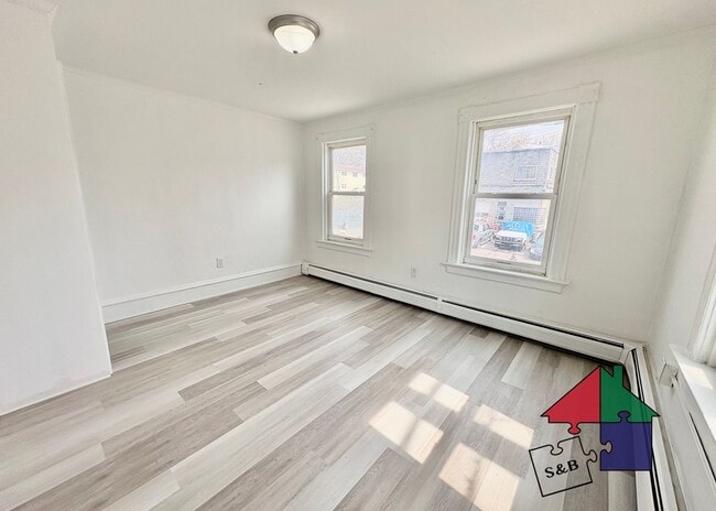 Building Photo - 94 Malletts Bay Ave