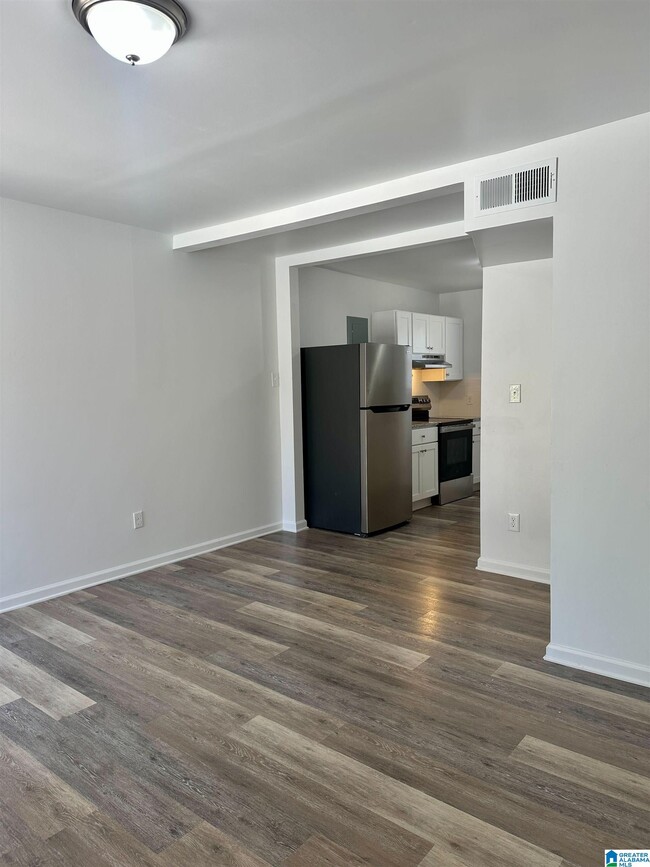 Building Photo - 1911 19th Ct N