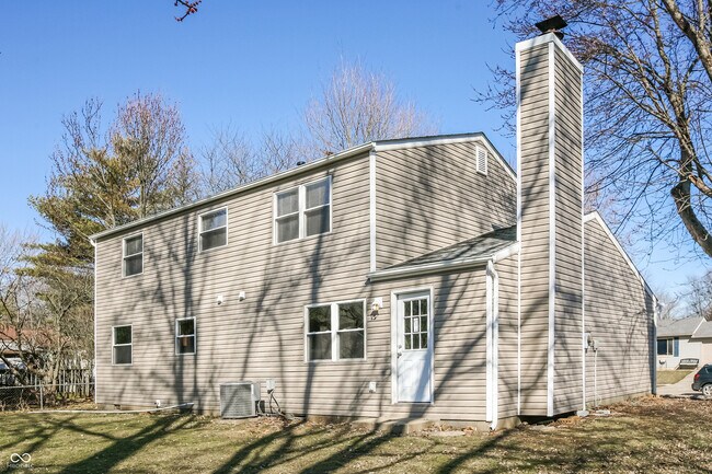 Building Photo - 8715 Timberwood Dr