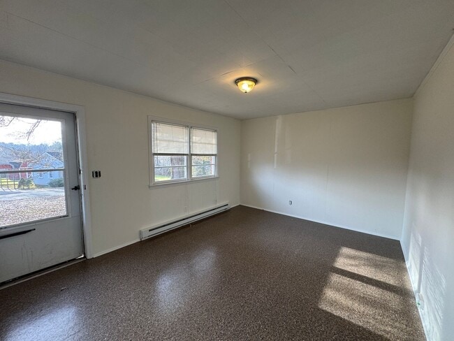 Building Photo - Ready to show!