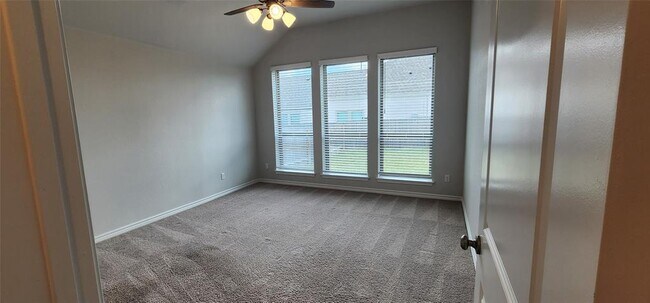 Building Photo - 425 Mira Mesa Dr