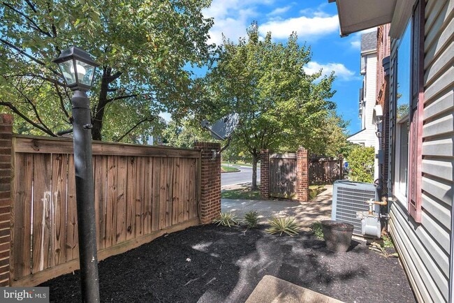 Building Photo - 111 Whiskey Creek Cir