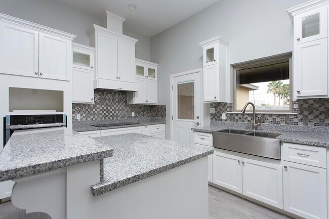 Building Photo - 2206 Liverpool Dr