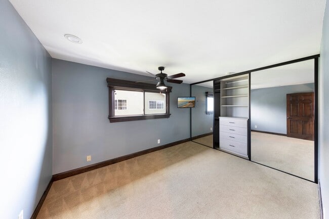 Building Photo - Beautifully maintained Tuscan-style custom home