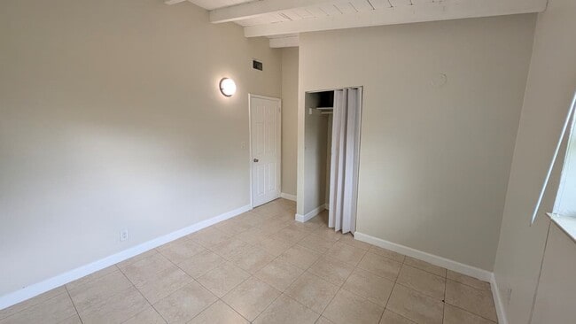 Building Photo - 1553 NW 15th Ave