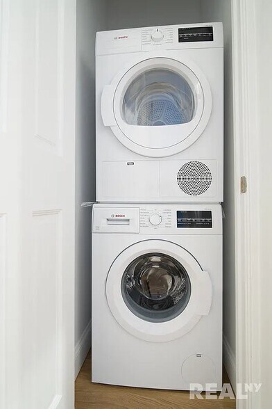 Building Photo - 50 N 1st St