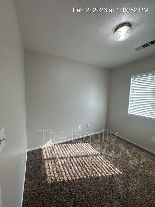 Building Photo - 2547 W Lark Ave