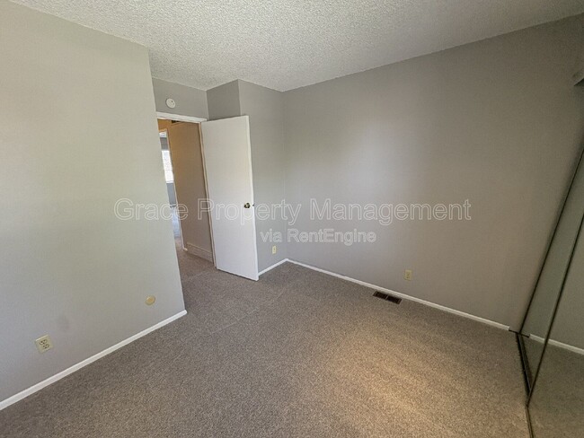 Building Photo - 3541 S Kittredge St